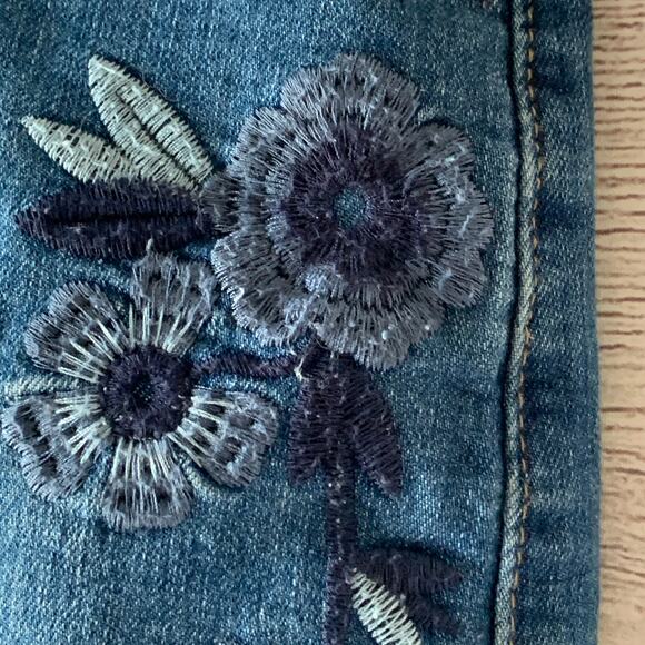 Westport 1962 Denim Jean Skirt with Embroidered Flowers Size 16 - Picture 10 of 13